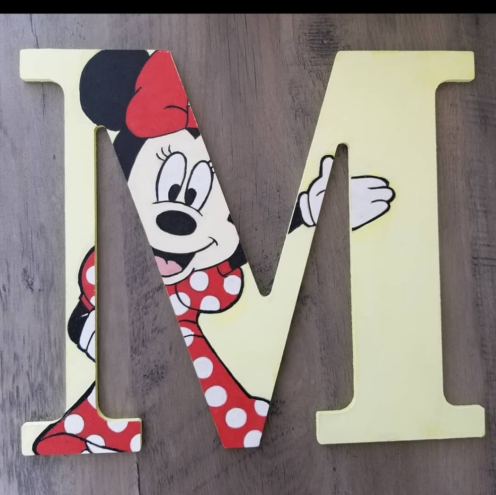 9.5 inch minnie wall letter